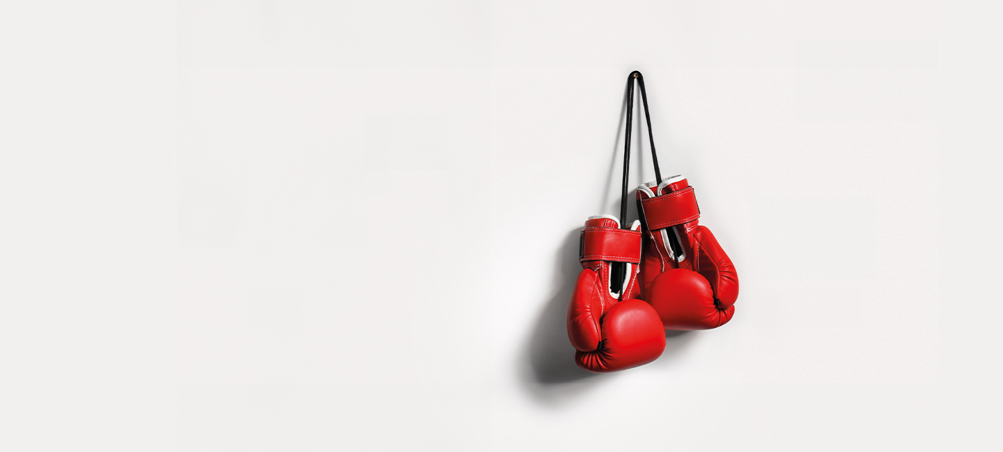 Luvas de boxe como representação da imagem de marca da campanha de publicidade